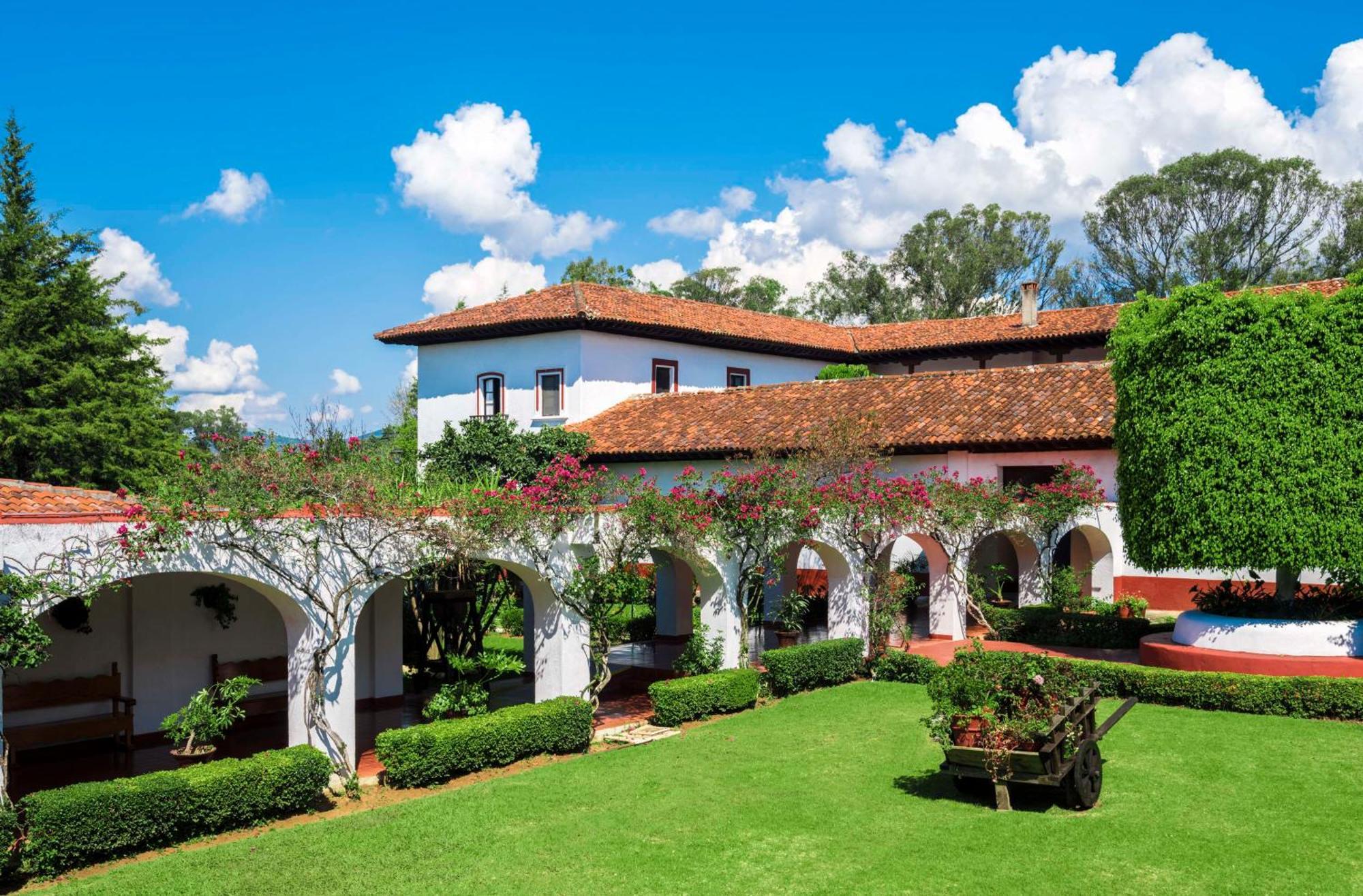 Best Western Plus Posada De Don Vasco Pátzcuaro Buitenkant foto The Hacienda Santa Barbara