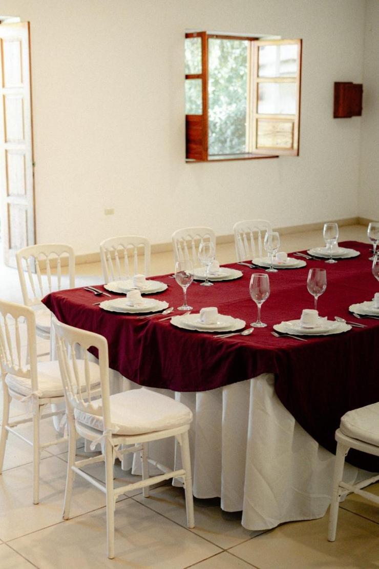 Best Western Plus Posada De Don Vasco Pátzcuaro Buitenkant foto A table set for a meal