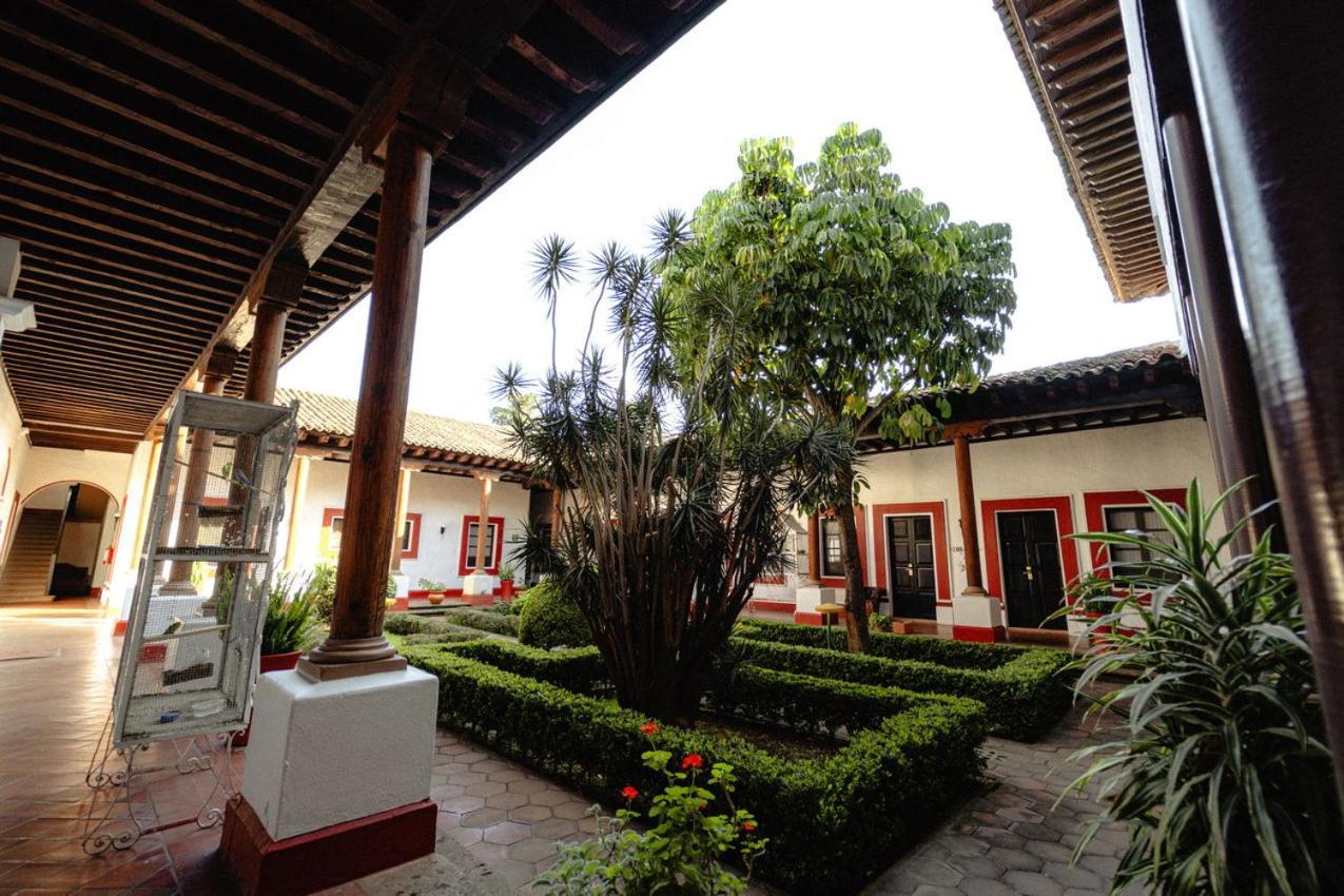 Best Western Plus Posada De Don Vasco Pátzcuaro Buitenkant foto Central patio of the house