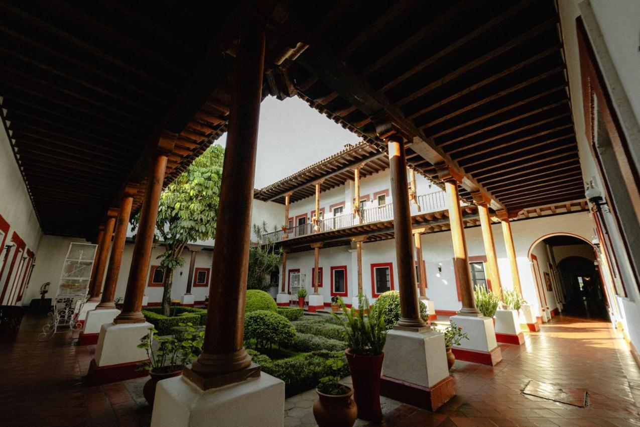 Best Western Plus Posada De Don Vasco Pátzcuaro Buitenkant foto Interior of the house