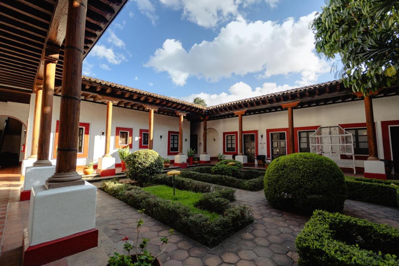 Best Western Plus Posada De Don Vasco Pátzcuaro Buitenkant foto The patio of the house