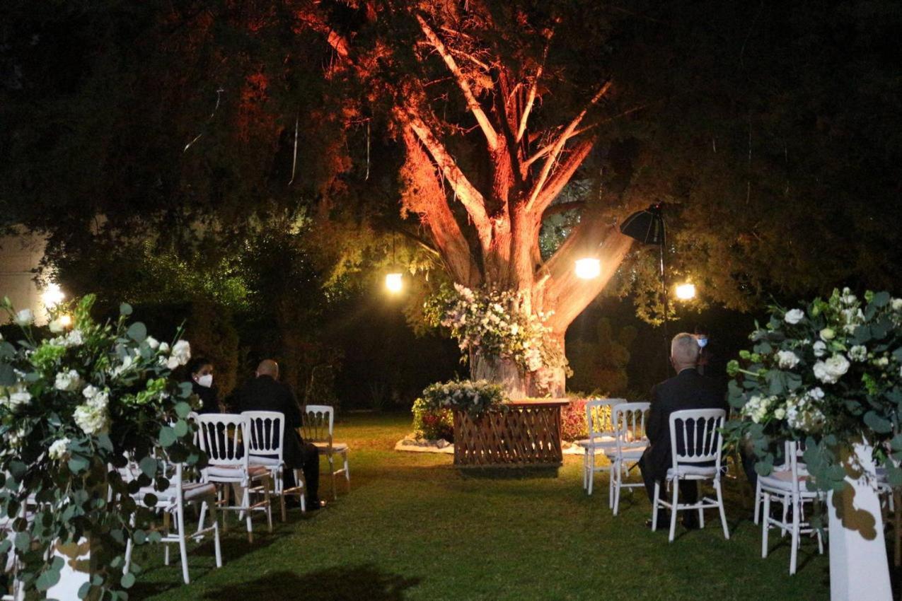 Best Western Plus Posada De Don Vasco Pátzcuaro Buitenkant foto The gardens at night