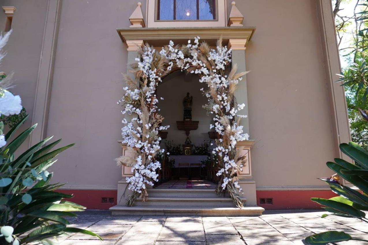 Best Western Plus Posada De Don Vasco Pátzcuaro Buitenkant foto The entrance to the church